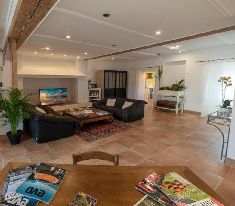 Hibiscus House Appartement Carcassonne Buitenkant foto